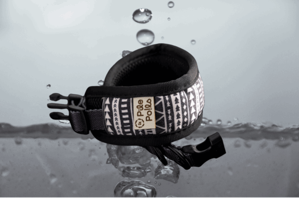 Collier anti parasite 2 en 1 - une solution innovante , naturelle, bio et complète  pour chien - coloris Ethnique noir et blanc