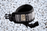 Collier anti parasite 2 en 1 - une solution innovante , naturelle, bio et complète  pour chien - coloris Ethnique noir et blanc